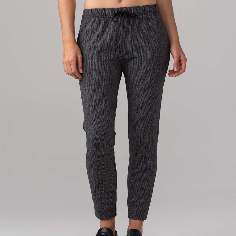 Jet Crop Slim Pant (can fit sz. 4-8)